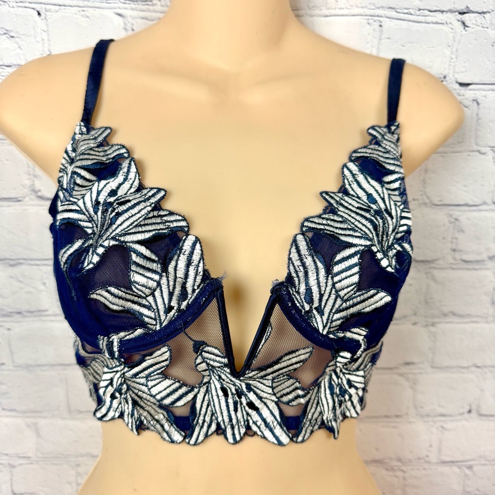 Fleur du Mal Lily 34C Embroidered Longline Demi Bra Navy/White